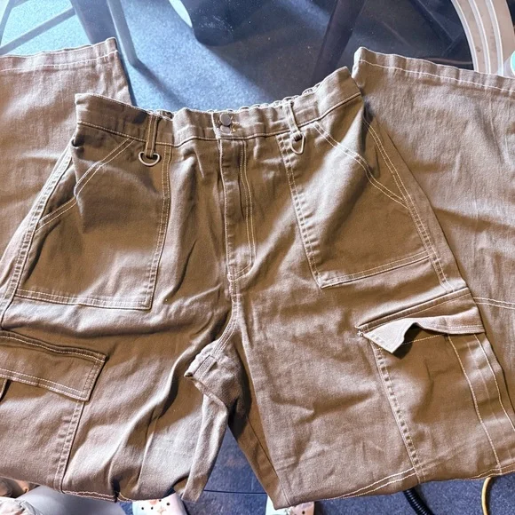 light brown High-Waisted cargo - Picture 2 of 6